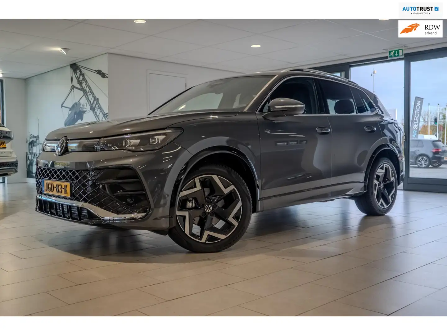 Volkswagen Tiguan 1.5 eTSI R-Line Edition 150 PK / TREKHAAK / 3 X R Grijs - 1