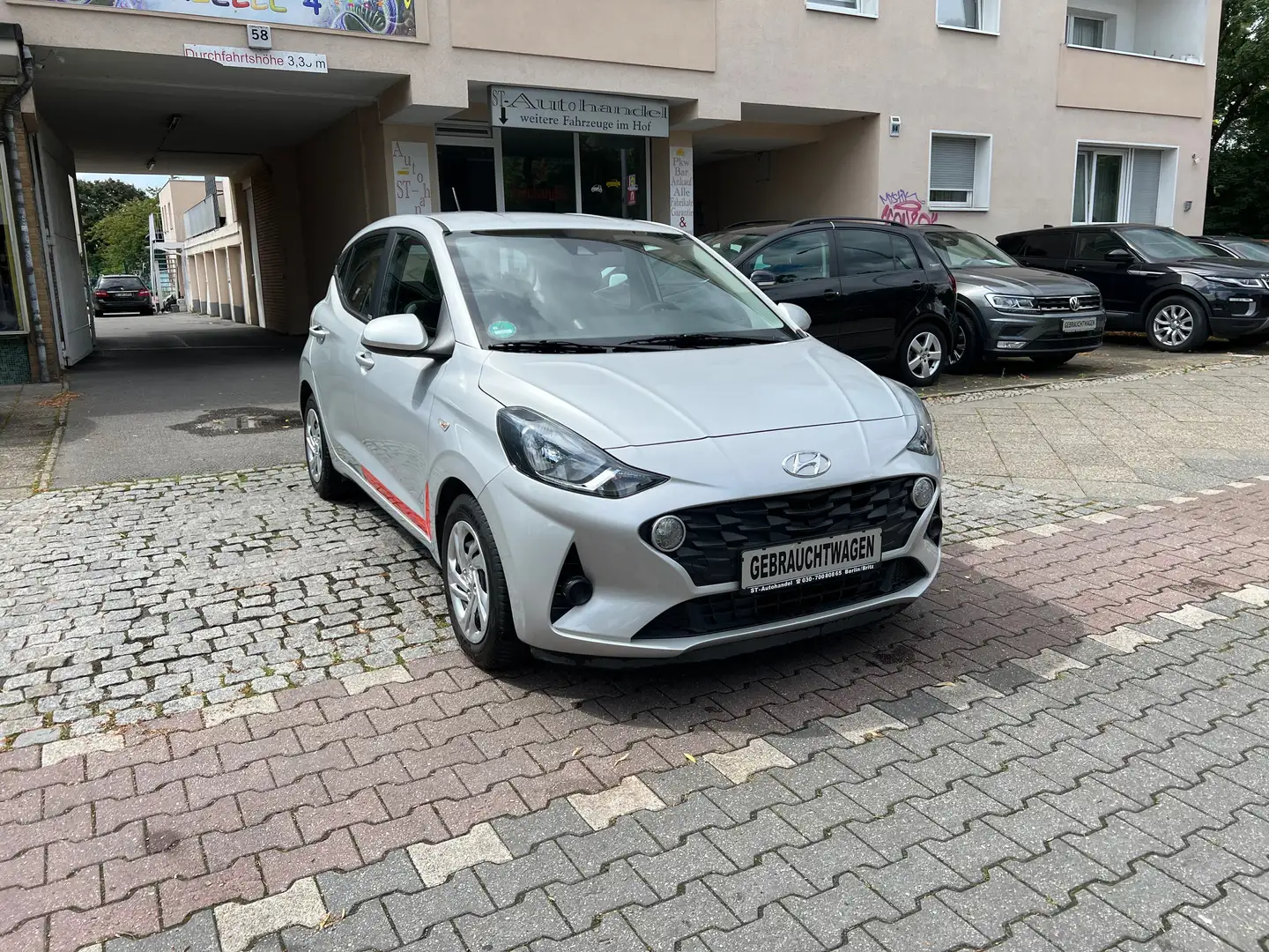 Hyundai i10 Select 4.Türig/1.Hand/Klimaanlage/Temp./PDC/SHZ Silber - 1