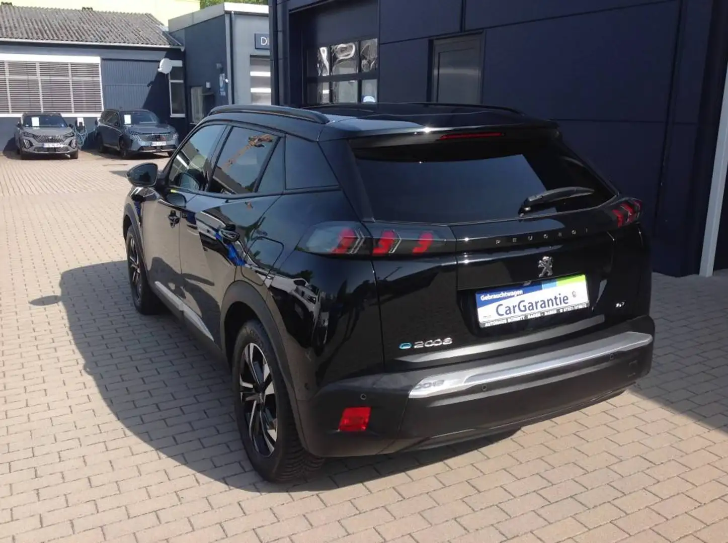 Peugeot 2008 GT Elektromotor 136 - SD - ACC St&Go Schwarz - 2