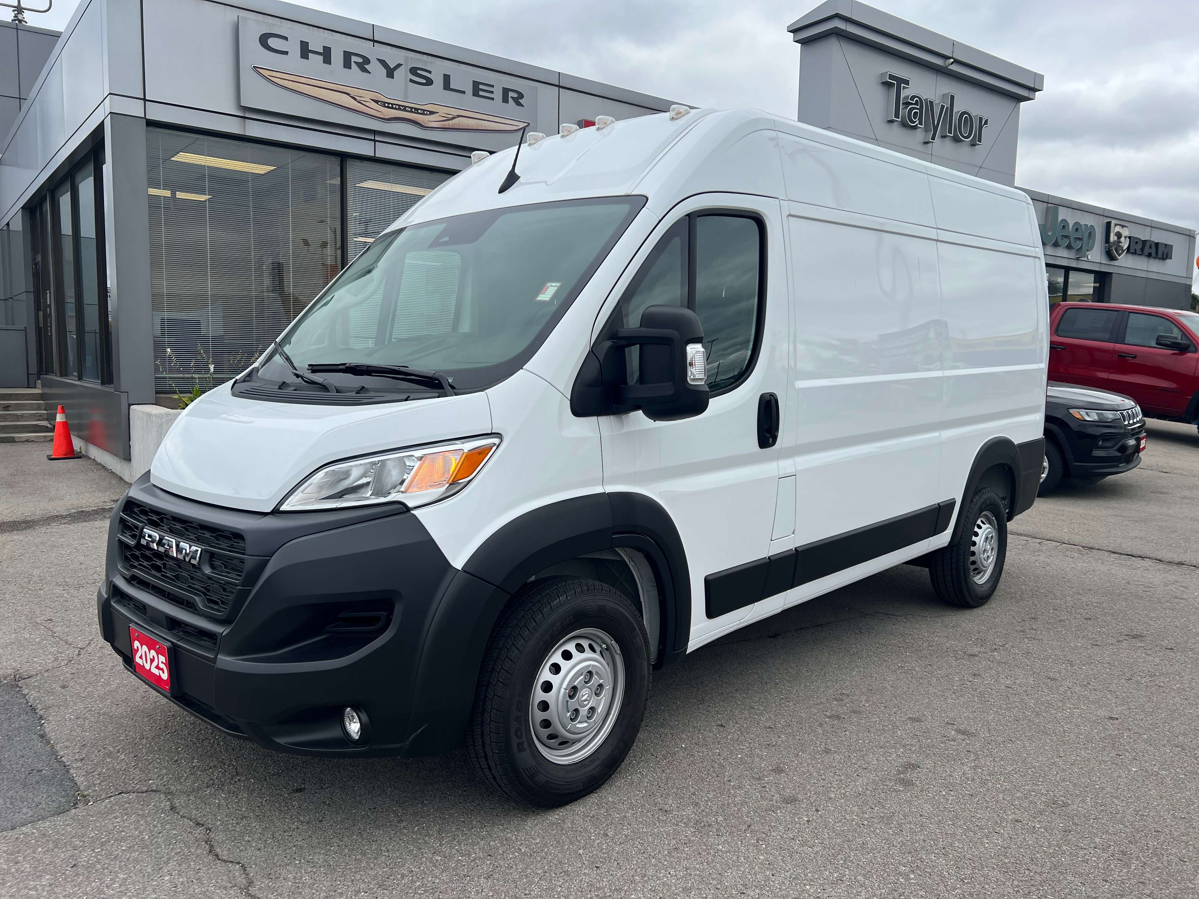 White 2025 RAM ProMaster Van Front-Wheel Drive 9-Speed Automatic