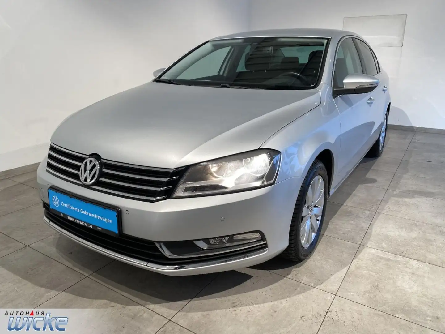 Volkswagen Passat 1.4 TSI Comfortline NAVI KLIMA PDC Stříbrná - 2