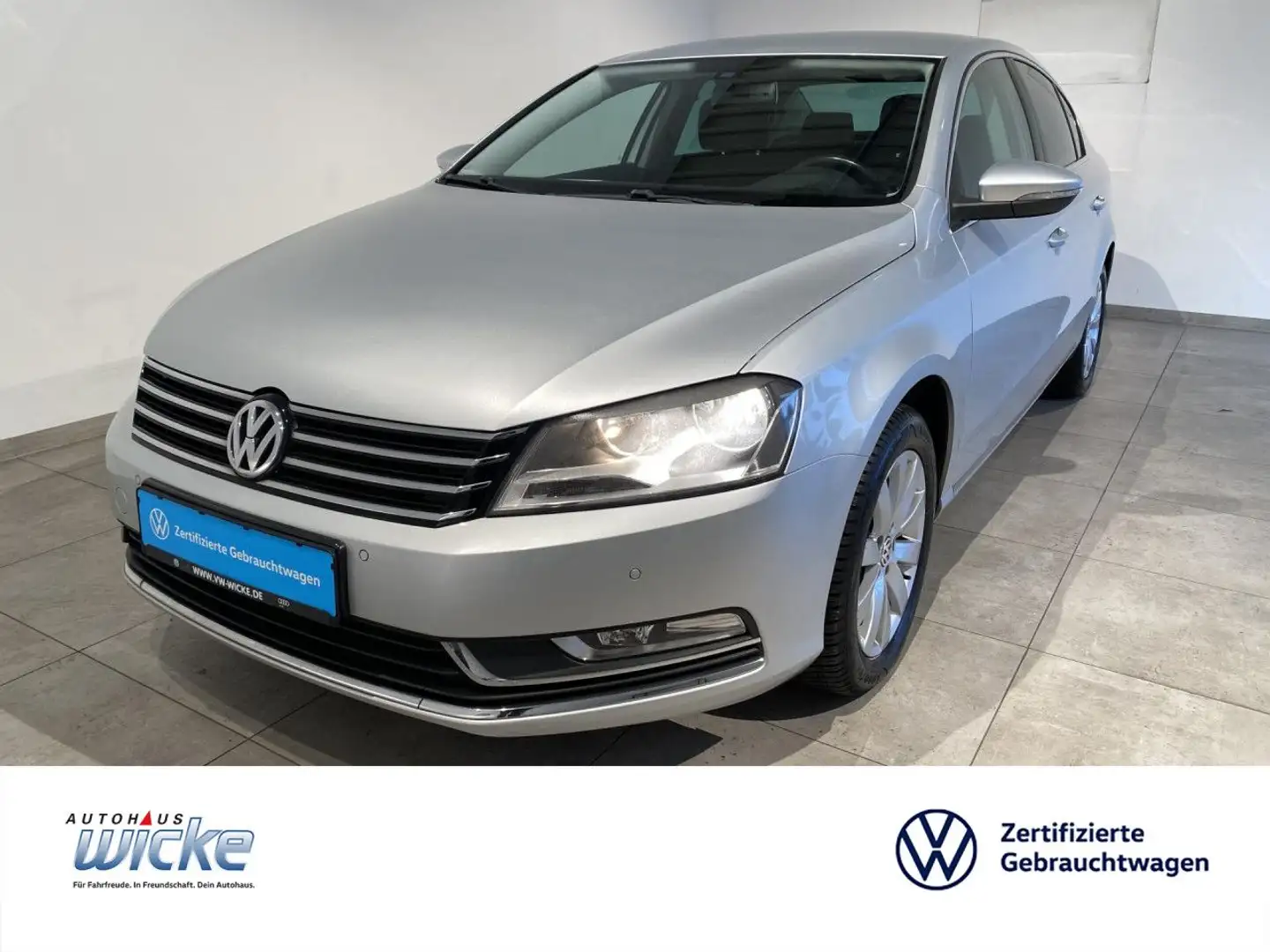 Volkswagen Passat 1.4 TSI Comfortline NAVI KLIMA PDC Stříbrná - 1