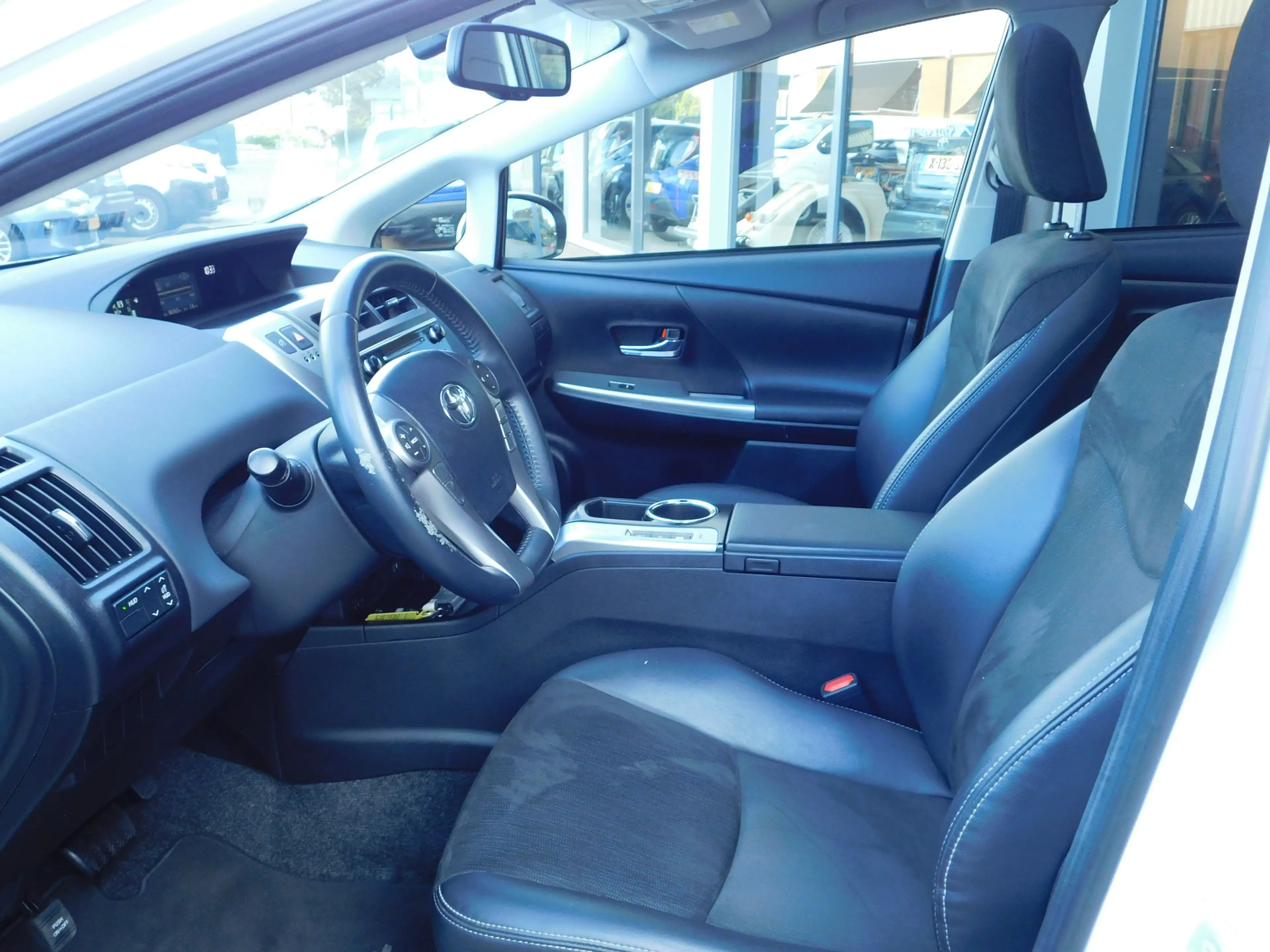 Toyota Prius+ 1.8 SkyView Edition — photo 11