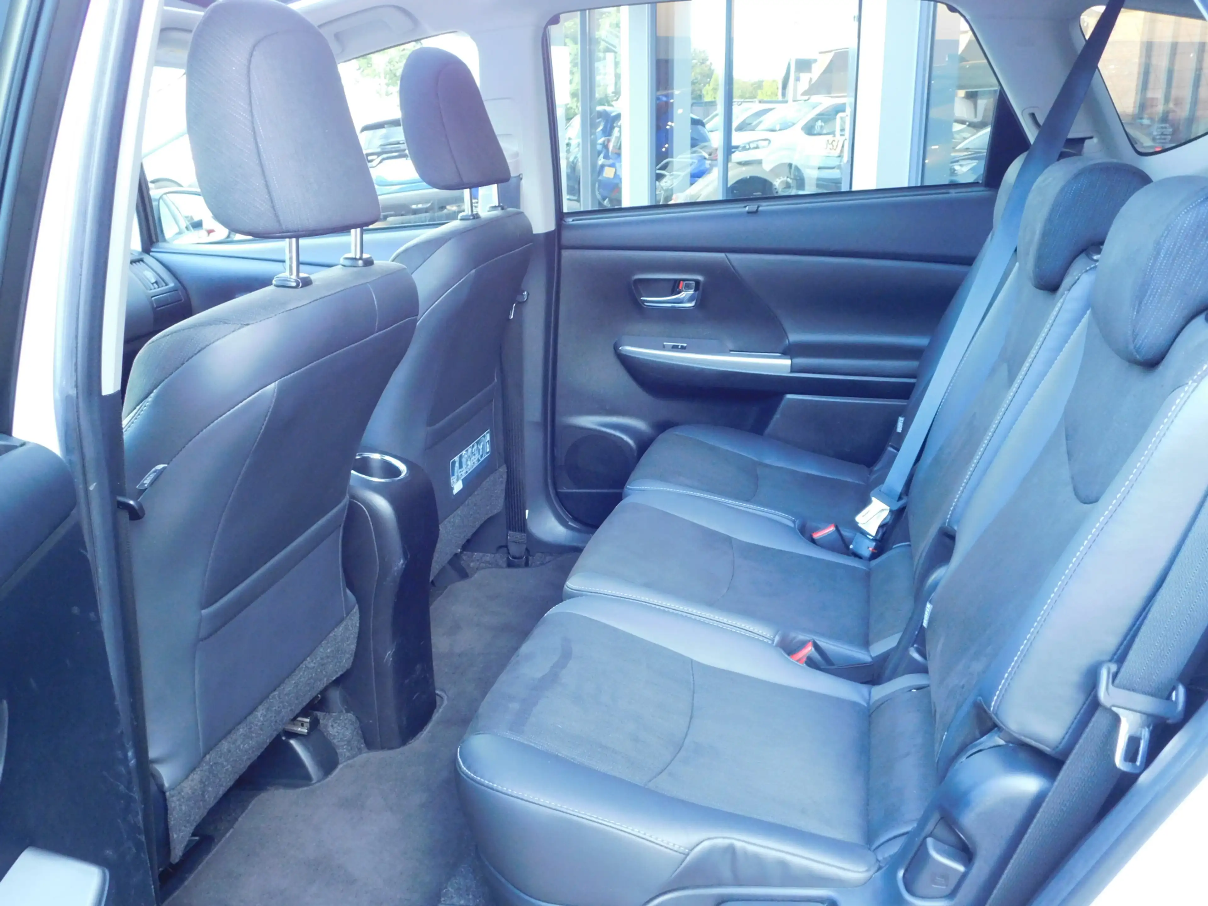 Toyota Prius+ 1.8 SkyView Edition — photo 15