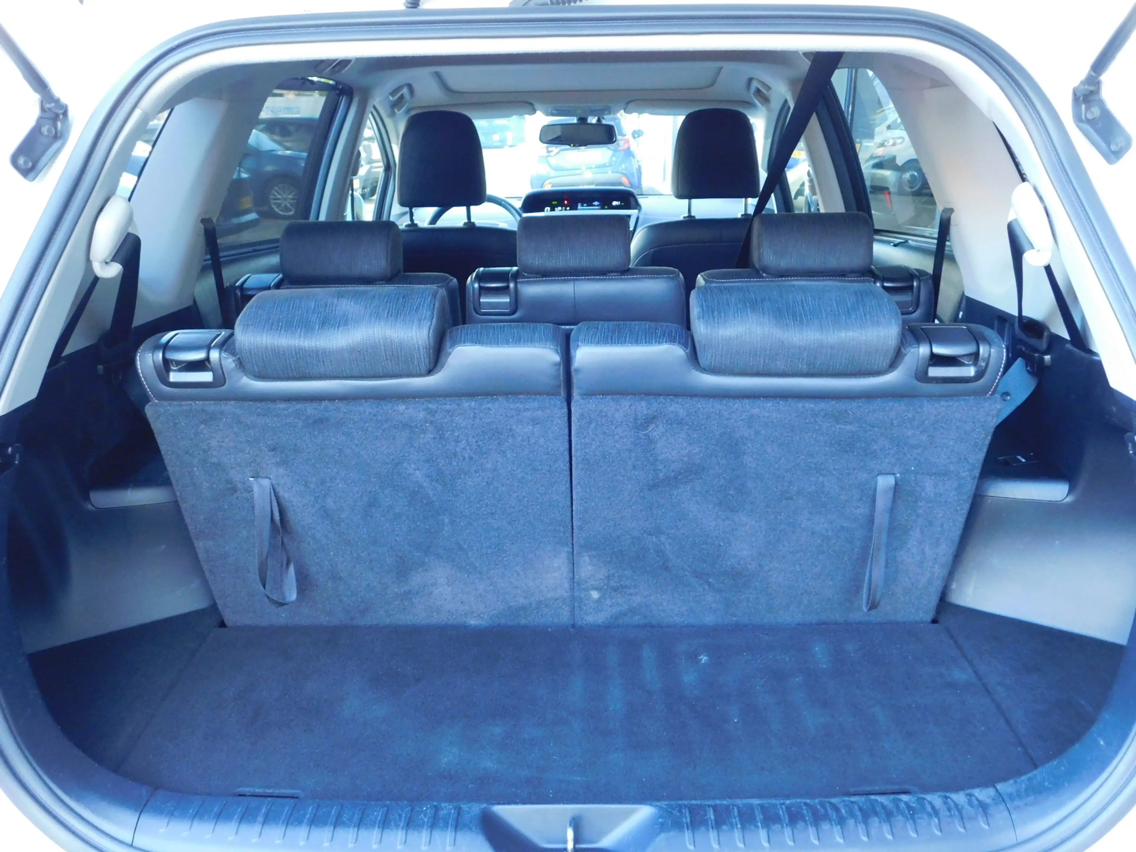 Toyota Prius+ 1.8 SkyView Edition — photo 32