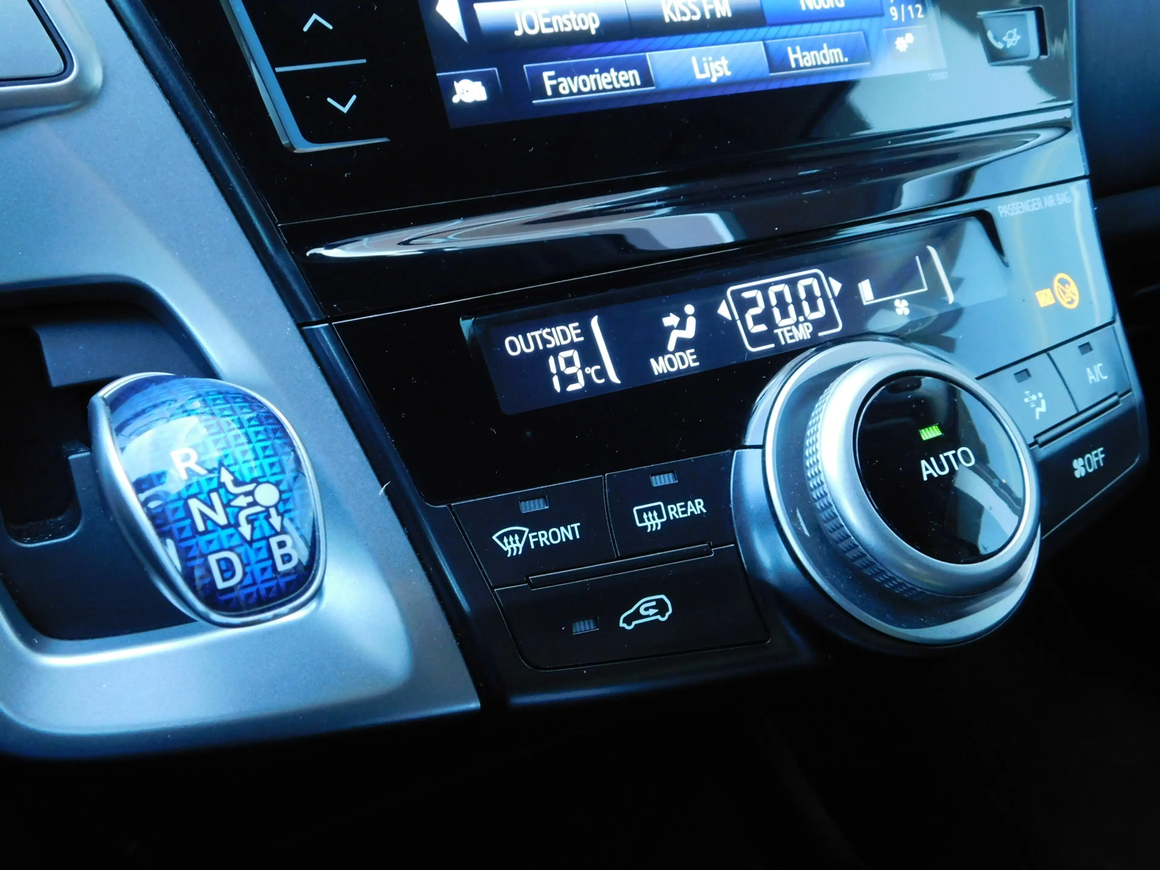 Toyota Prius+ 1.8 SkyView Edition — photo 20