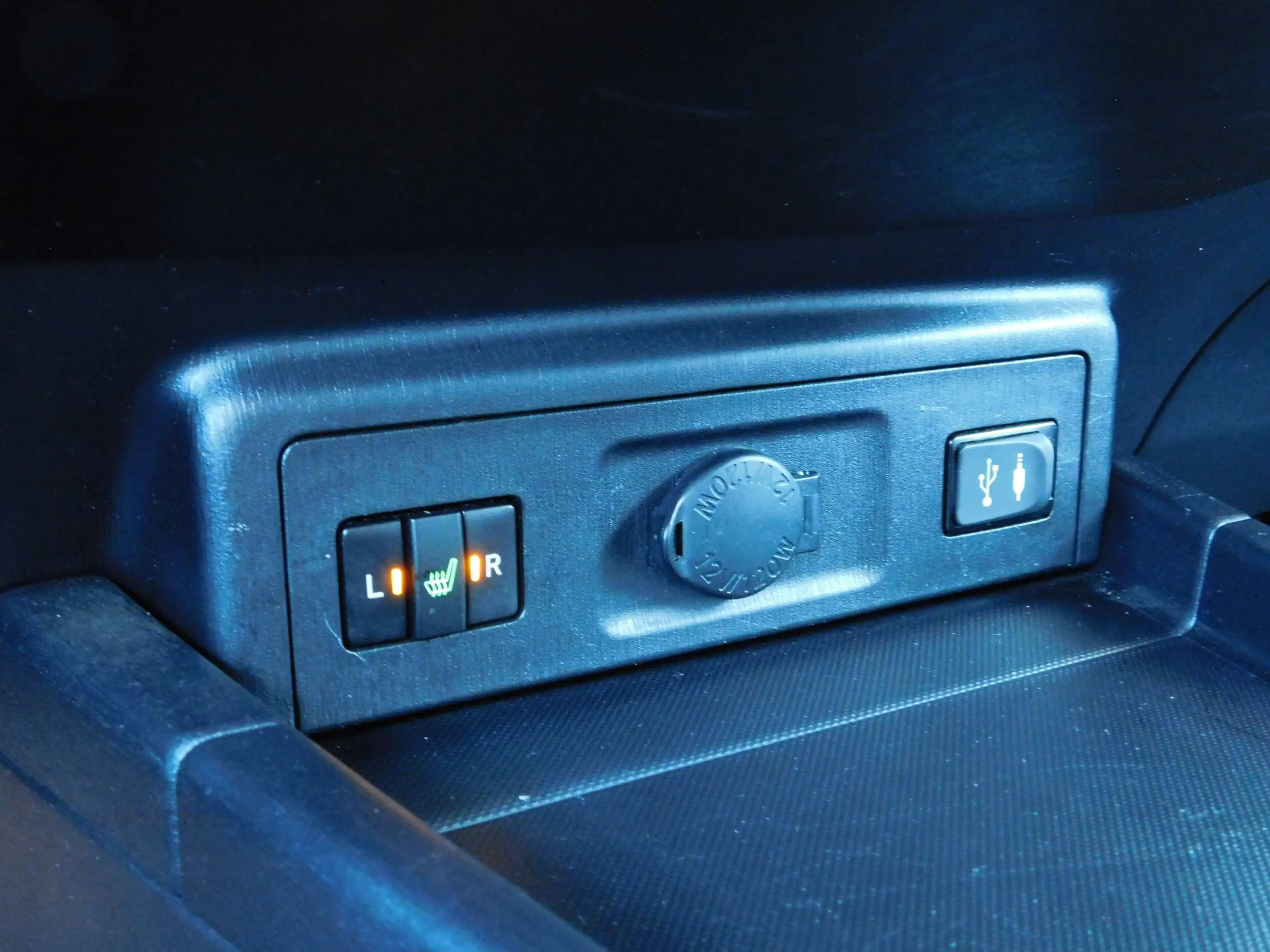 Toyota Prius+ 1.8 SkyView Edition — photo 19