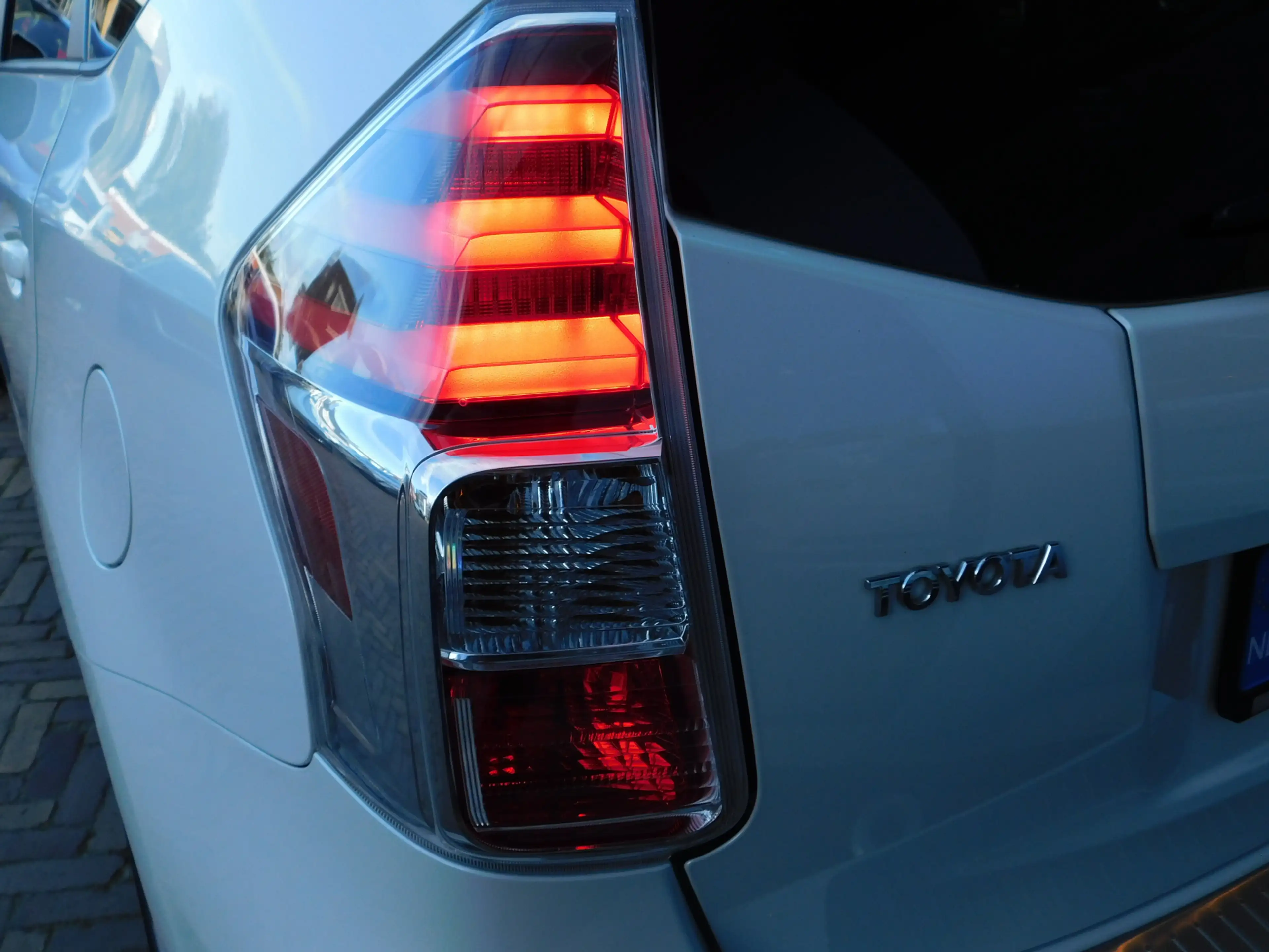 Toyota Prius+ 1.8 SkyView Edition — photo 8