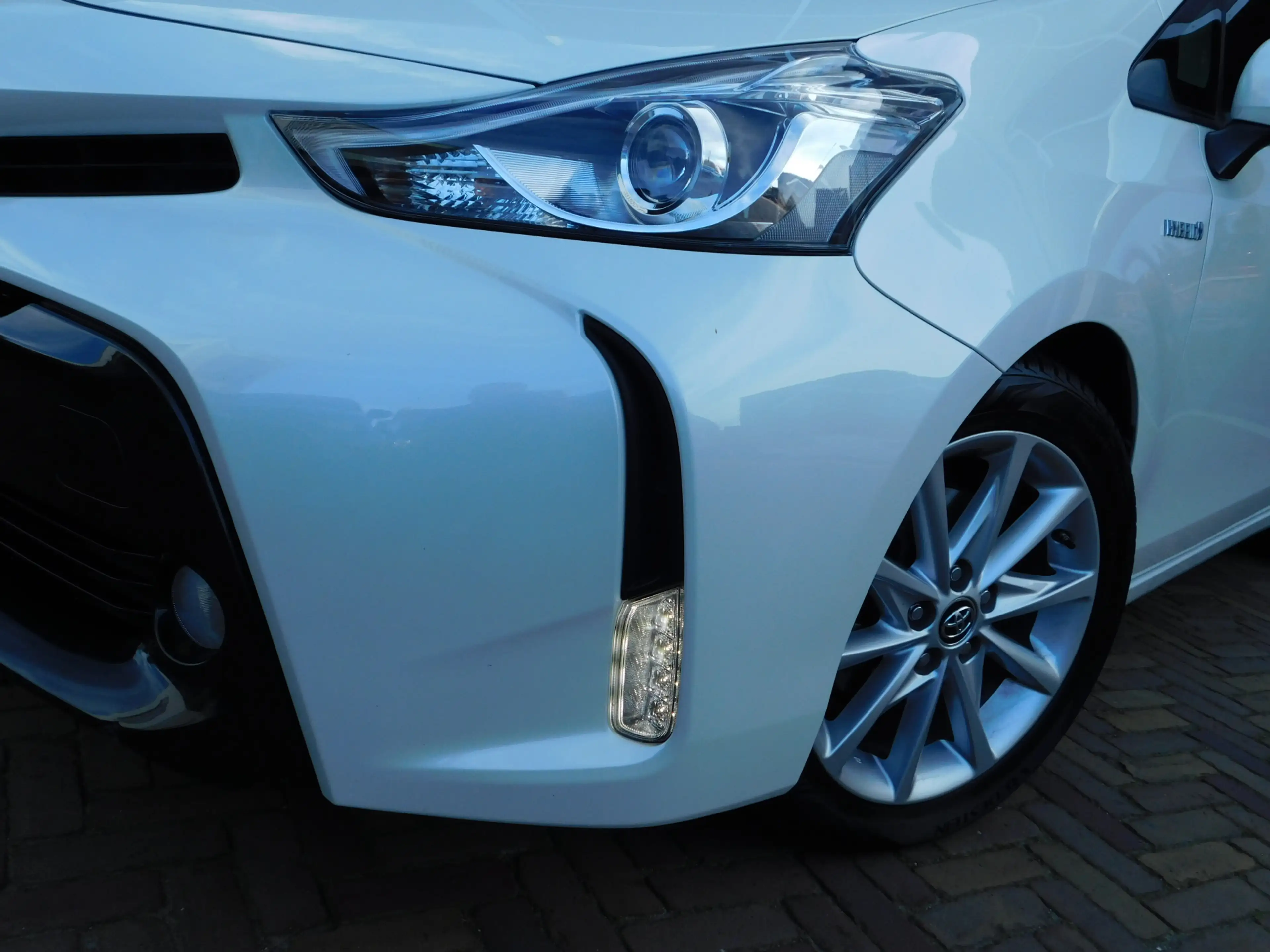 Toyota Prius+ 1.8 SkyView Edition — photo 2