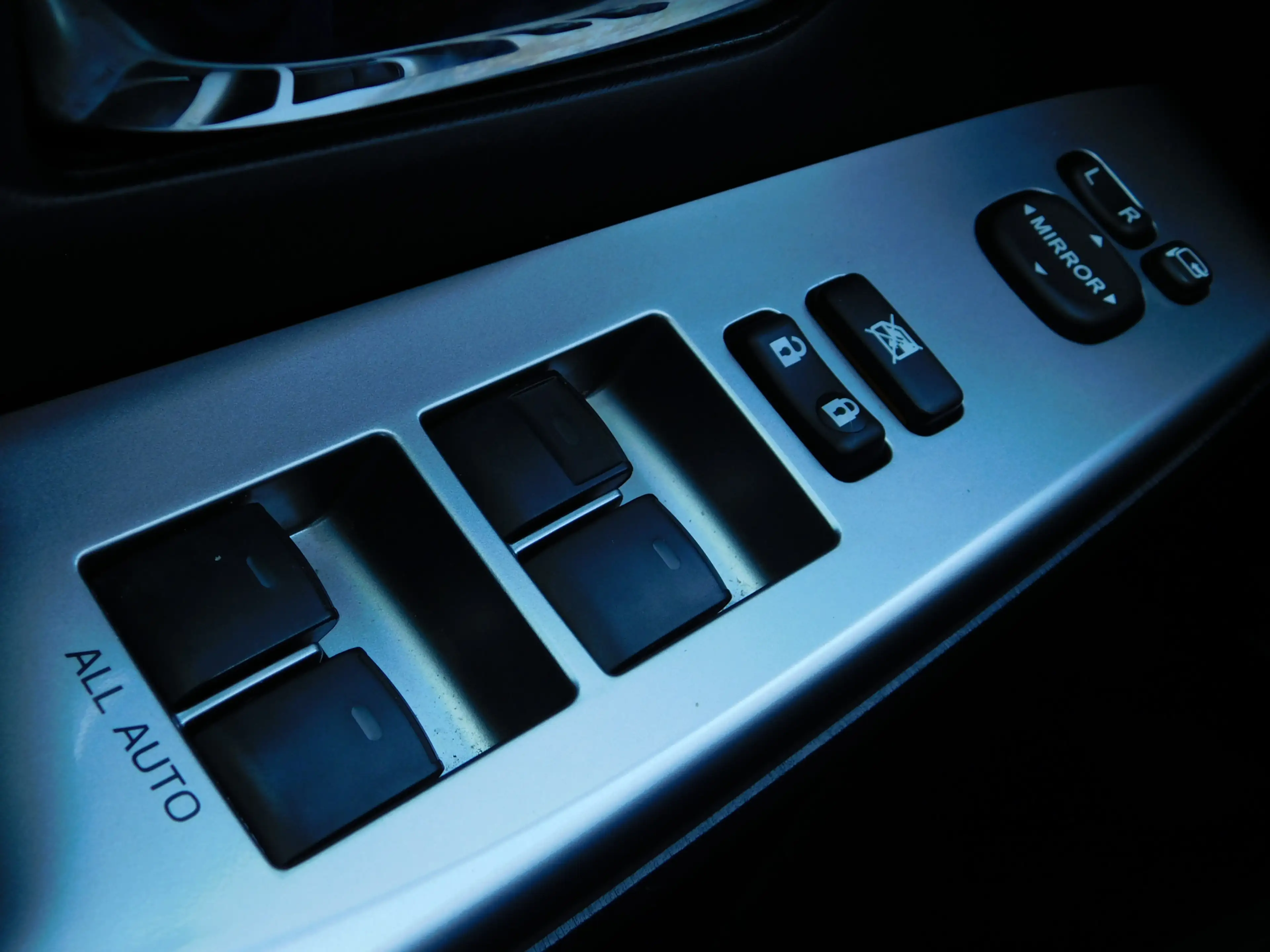 Toyota Prius+ 1.8 SkyView Edition — photo 22
