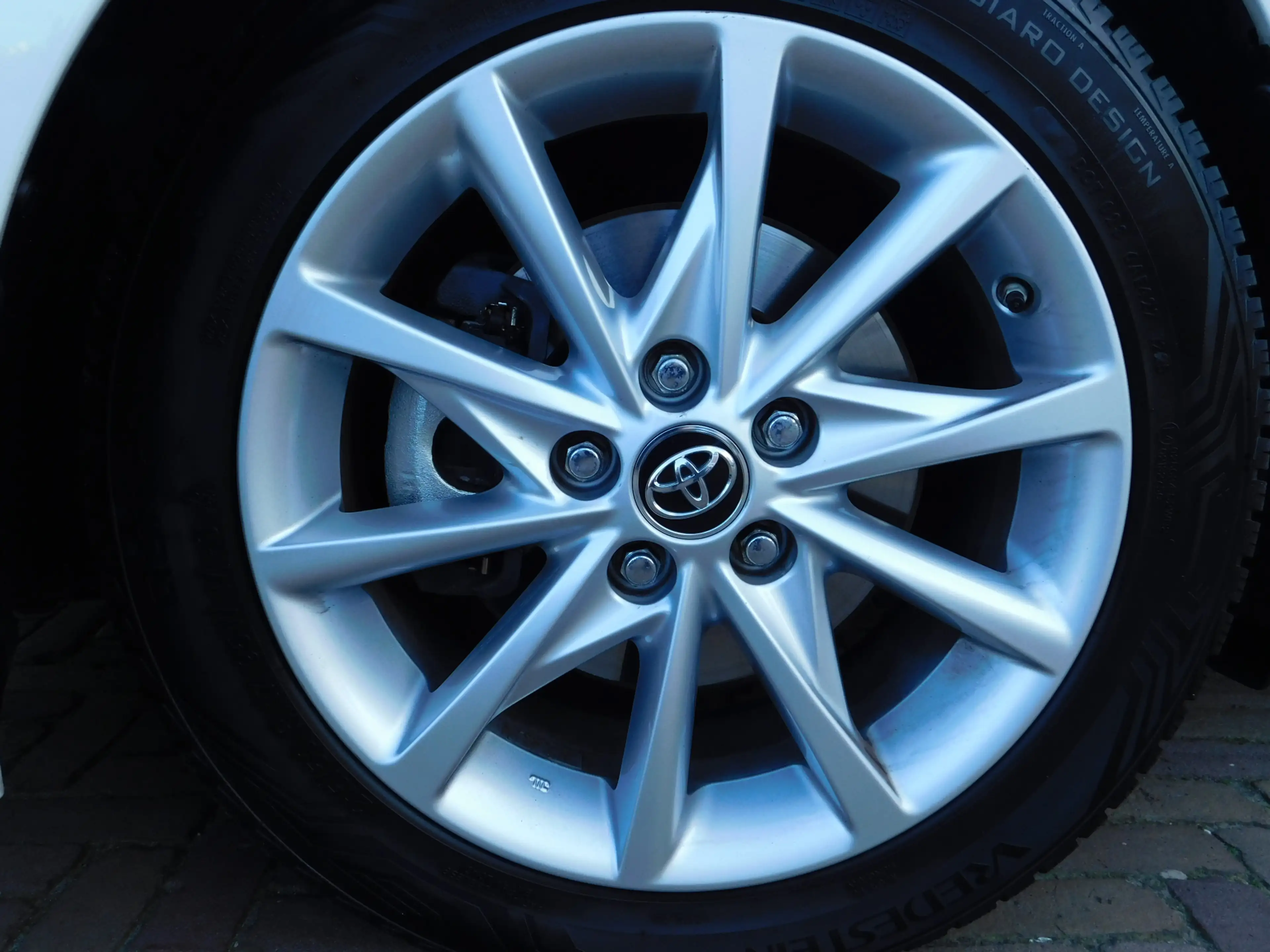 Toyota Prius+ 1.8 SkyView Edition — photo 9