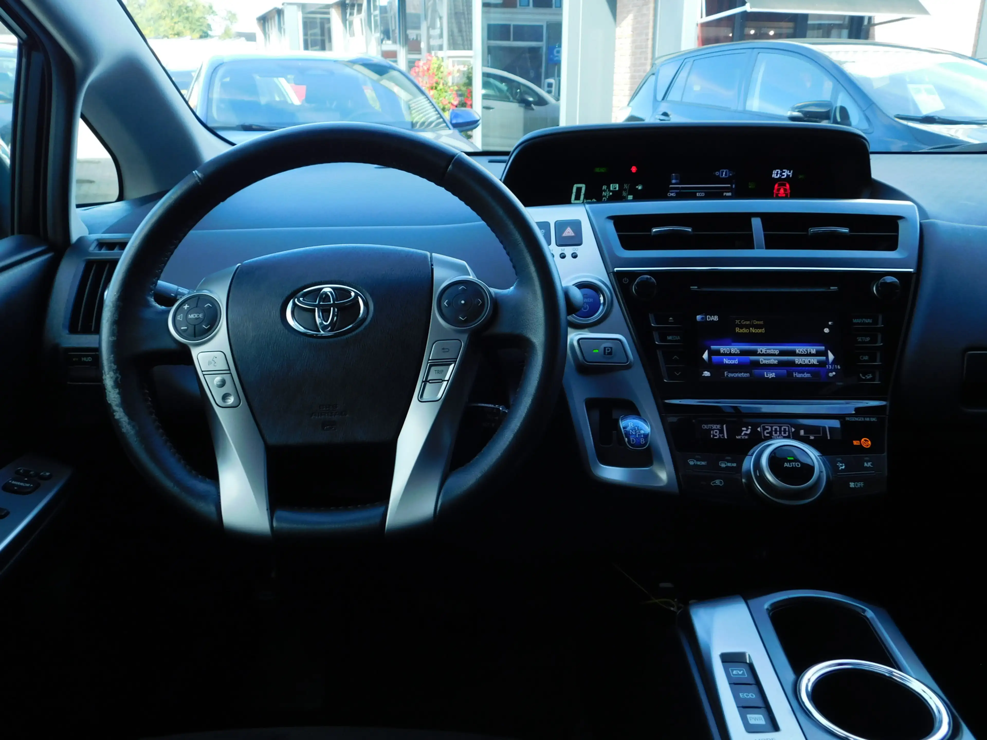 Toyota Prius+ 1.8 SkyView Edition — photo 13