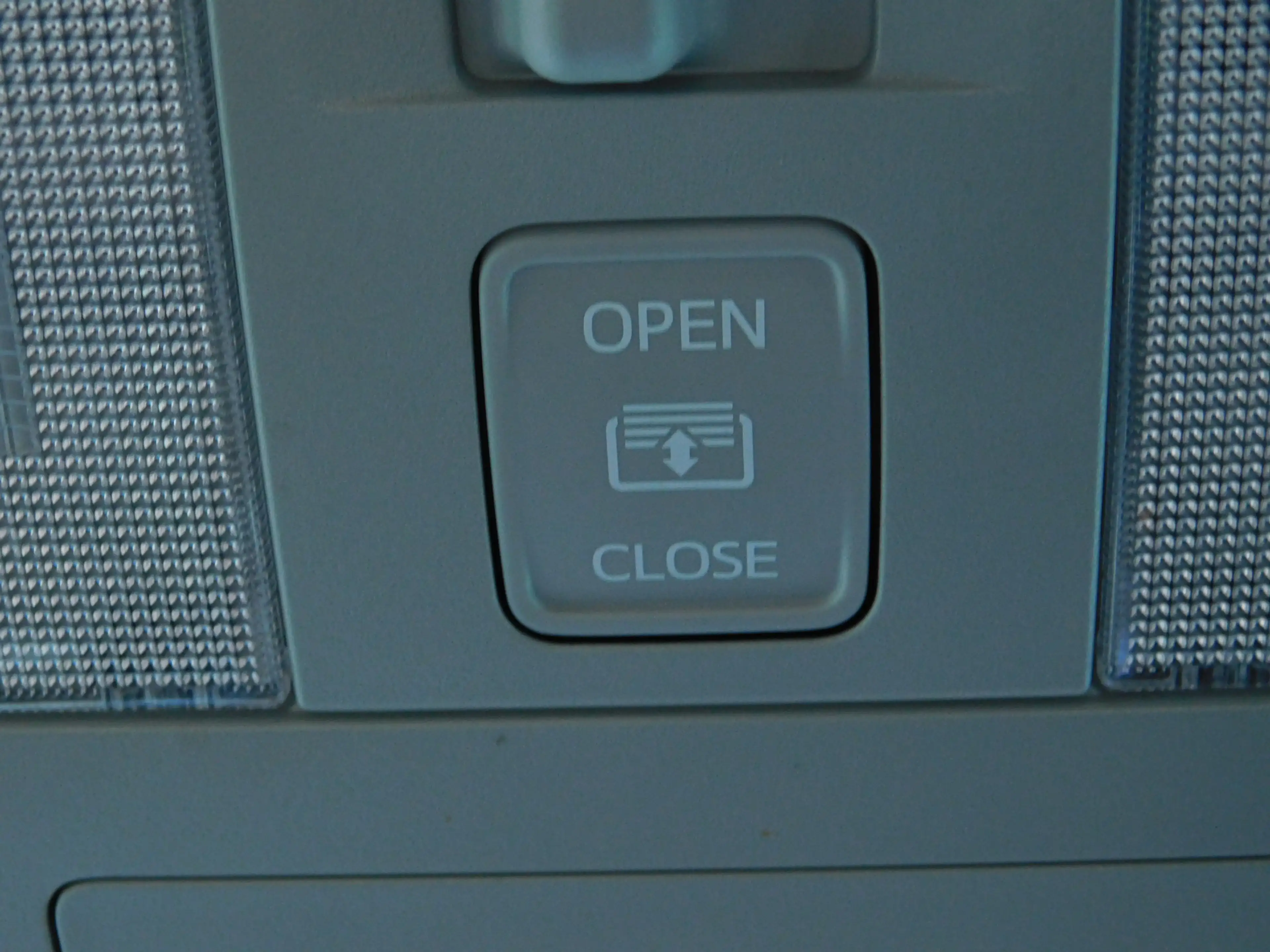 Toyota Prius+ 1.8 SkyView Edition — photo 27