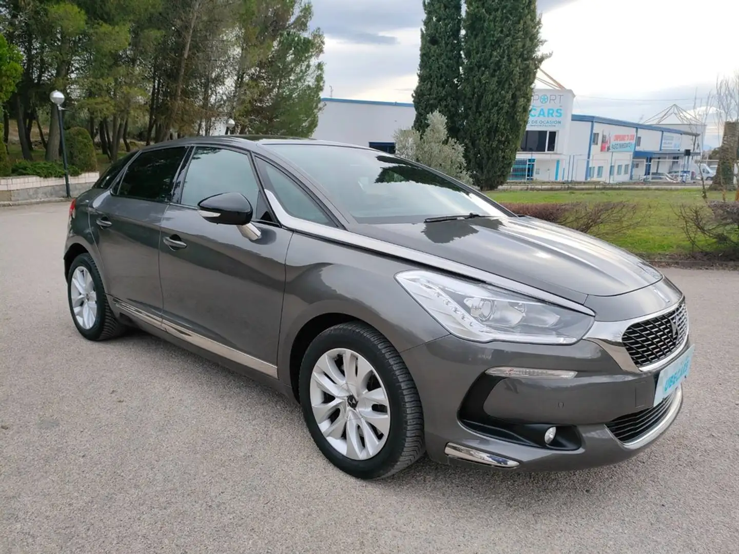 DS Automobiles DS 5 BlueHDi 110kW (150CV) Design Gris - 2