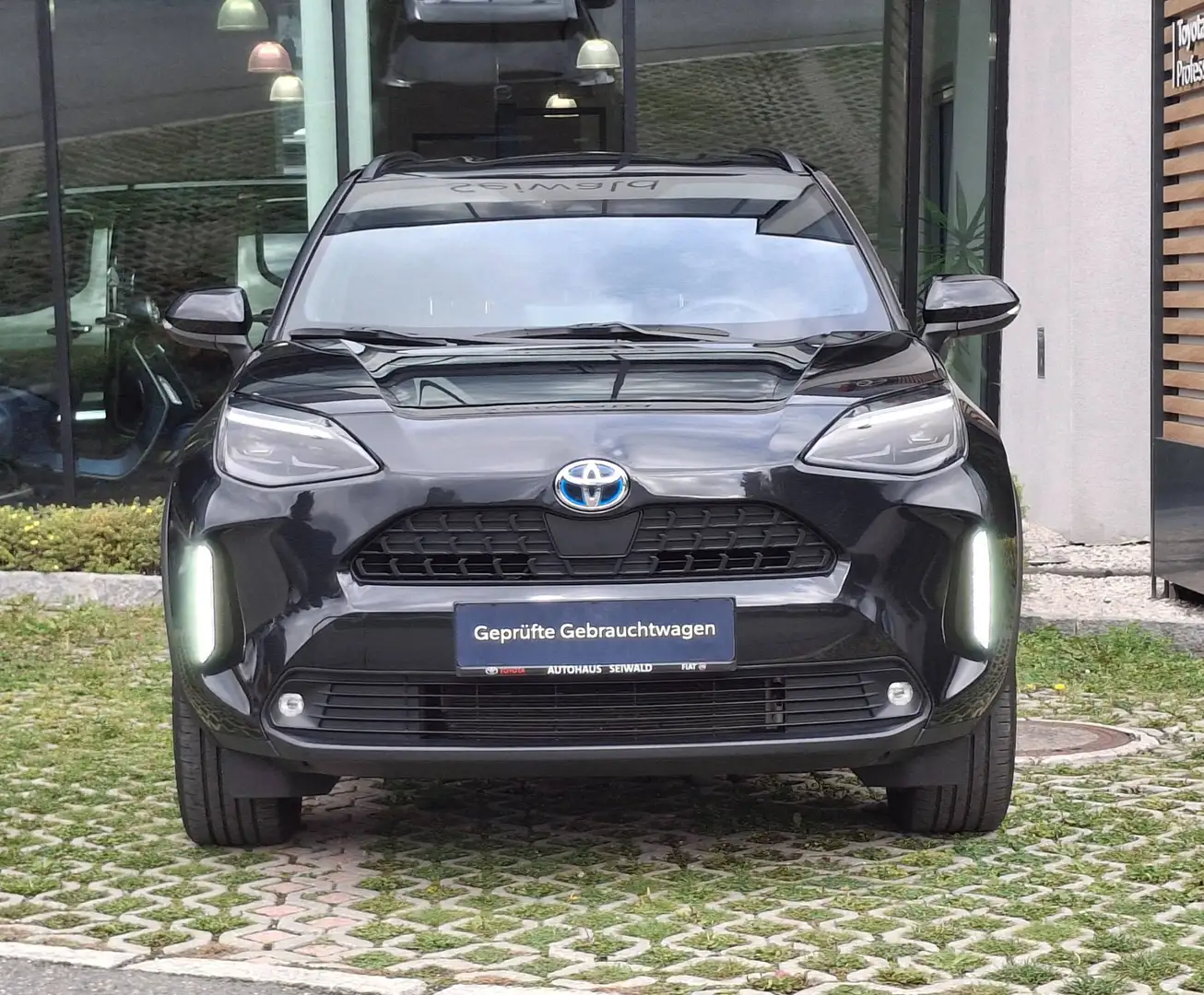 Toyota Yaris Cross Yaris Cross 1,5 Hybrid Active Drive + Winterp.+MultimediaP. Schwarz - 2