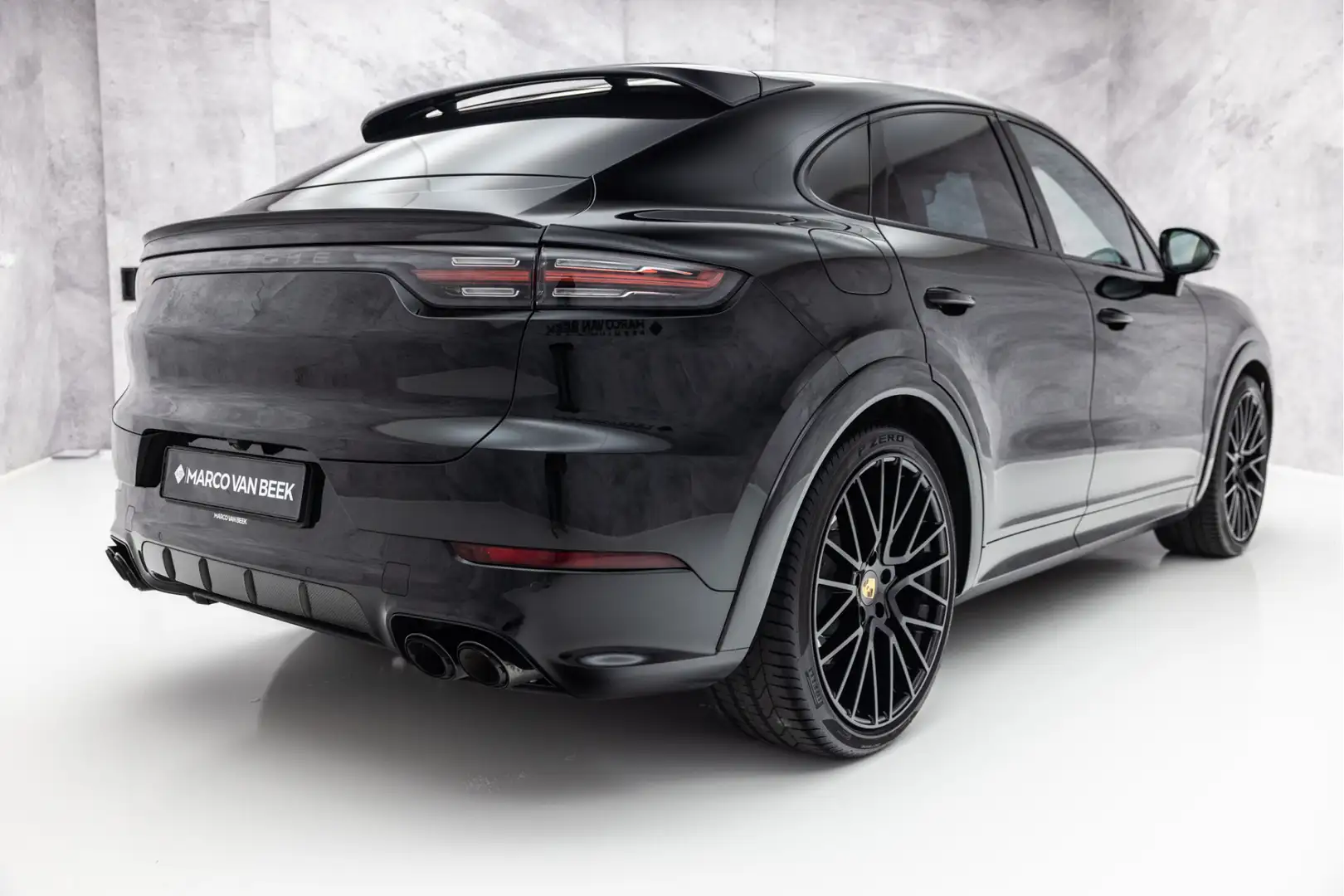 Porsche Cayenne Coupé 4.0 Turbo | Sportpakket | Carbon | 4W Sturin Schwarz - 2