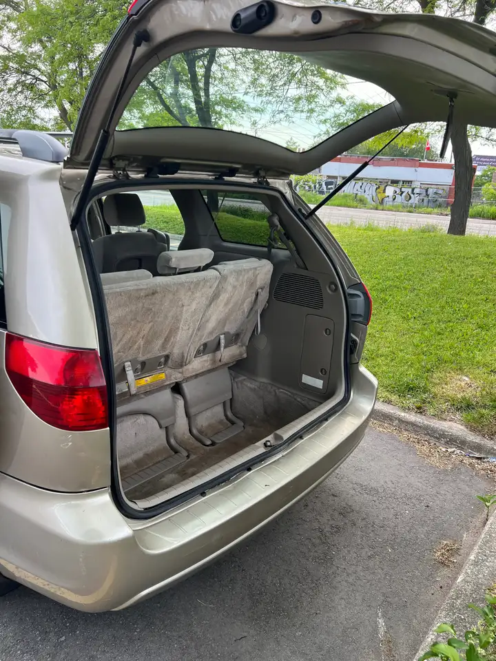 Toyota Sienna снимка Toyota Sienna
