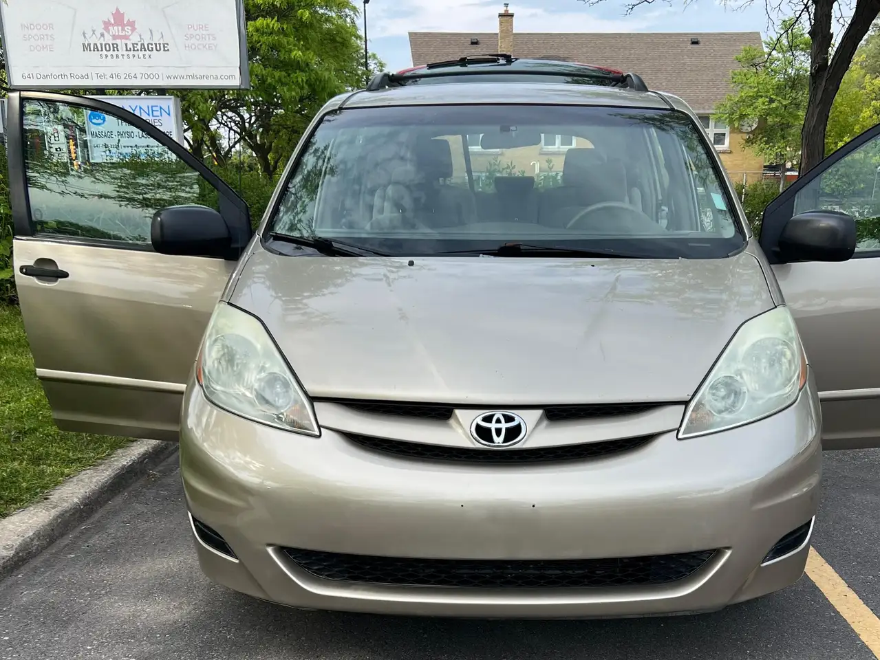 Toyota Sienna снимка Toyota Sienna