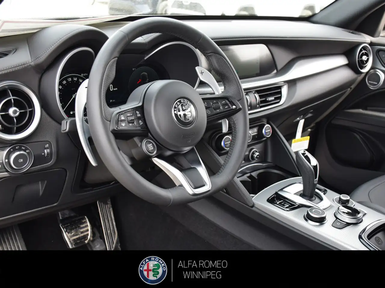 Alfa Romeo Stelvio снимка Alfa Romeo Stelvio