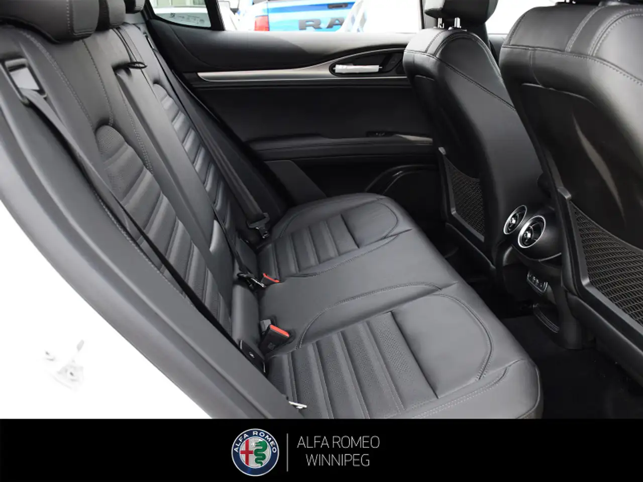 Alfa Romeo Stelvio снимка Alfa Romeo Stelvio