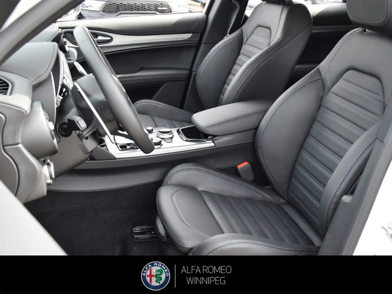 Alfa Romeo Stelvio снимка Alfa Romeo Stelvio