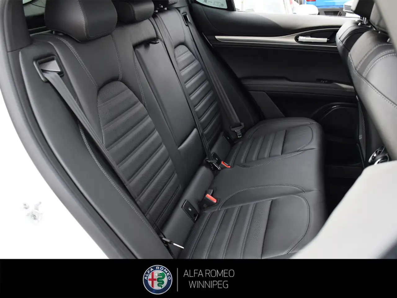 Alfa Romeo Stelvio снимка Alfa Romeo Stelvio