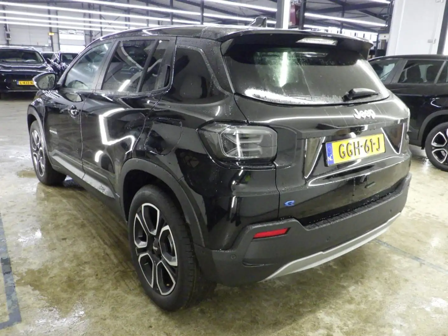 Jeep Avenger Summit 54 kWh Navigatie | Stoelverwarming | Carpla Zwart - 2