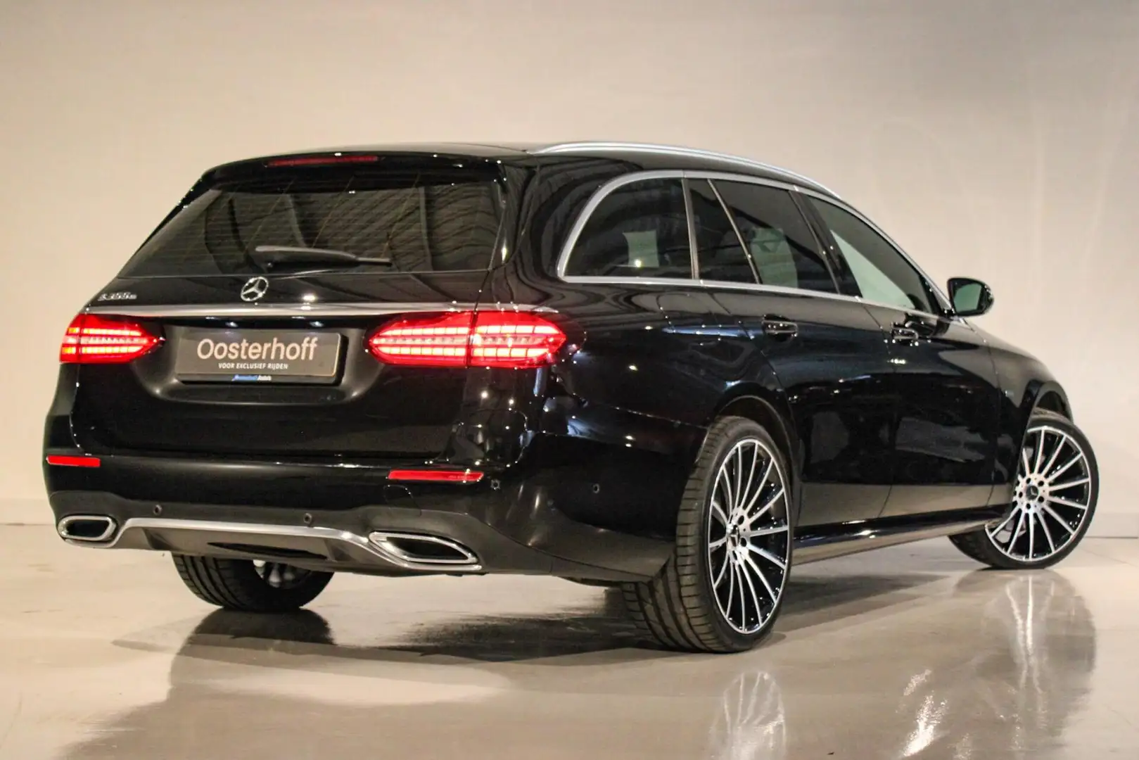Mercedes-Benz E 300 Estate 300e Business Solution AMG | PANO | Zwart - 2