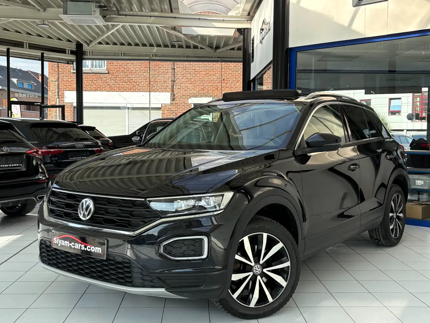 Volkswagen T-Roc 1.6 TDi *XENON*TOIT*GPS*CAMERA*CARPLAY*JANTES* Zwart - 1