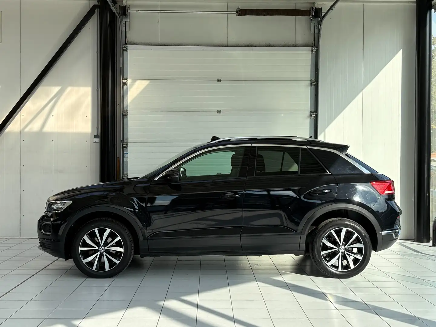 Volkswagen T-Roc 1.6 TDi *XENON*TOIT*GPS*CAMERA*CARPLAY*JANTES* Zwart - 2