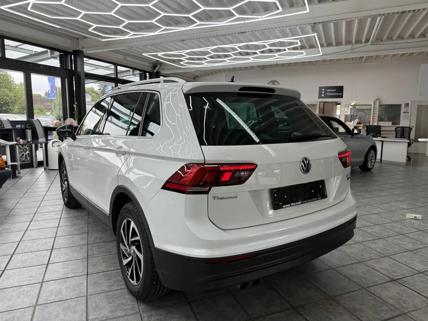 Volkswagen Tiguan 2.0 TSI 4Motion Sound, LED, DSG, Navi White - 2