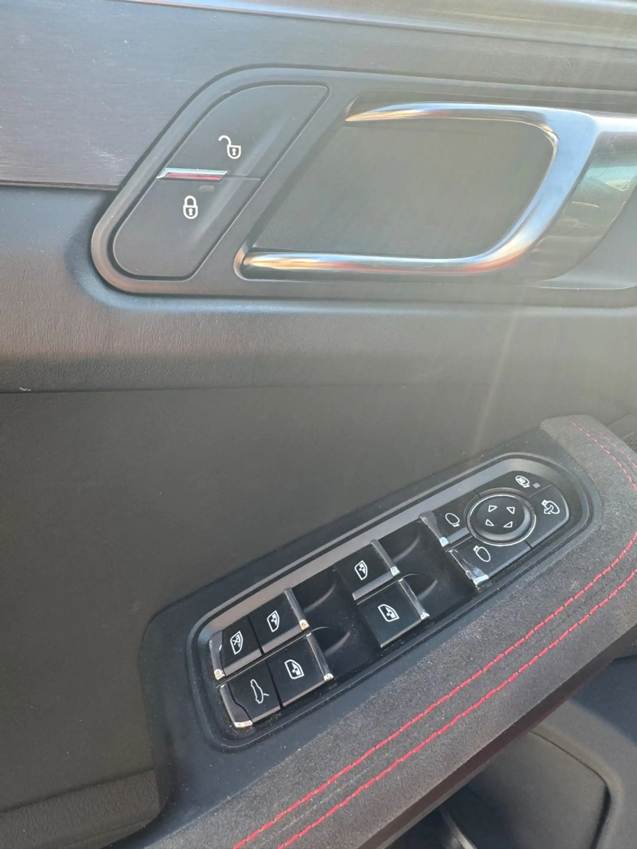 Porsche Macan GTS — photo 14