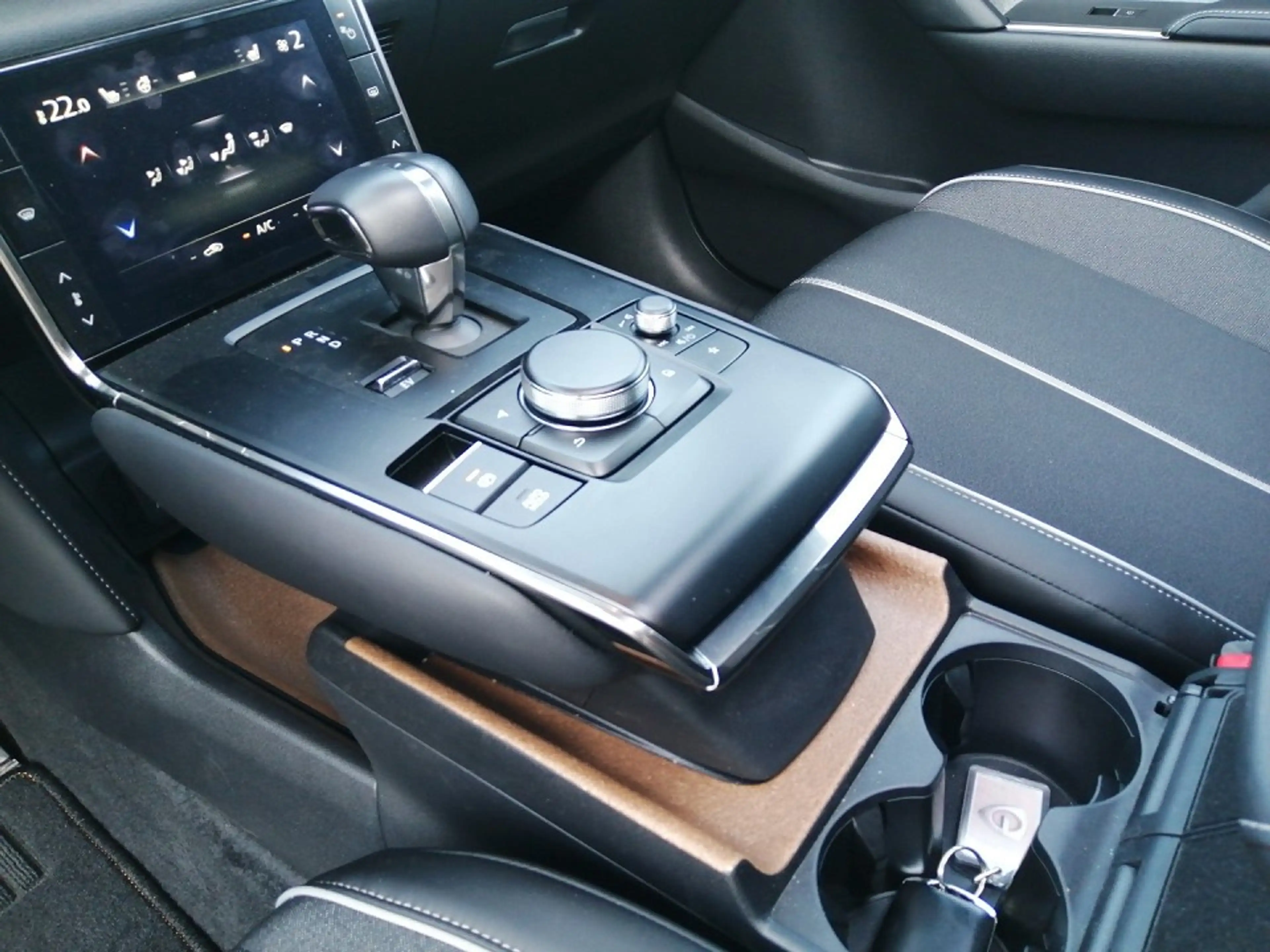Mazda MX-30 e-SKYACTIV R-EV — photo 12