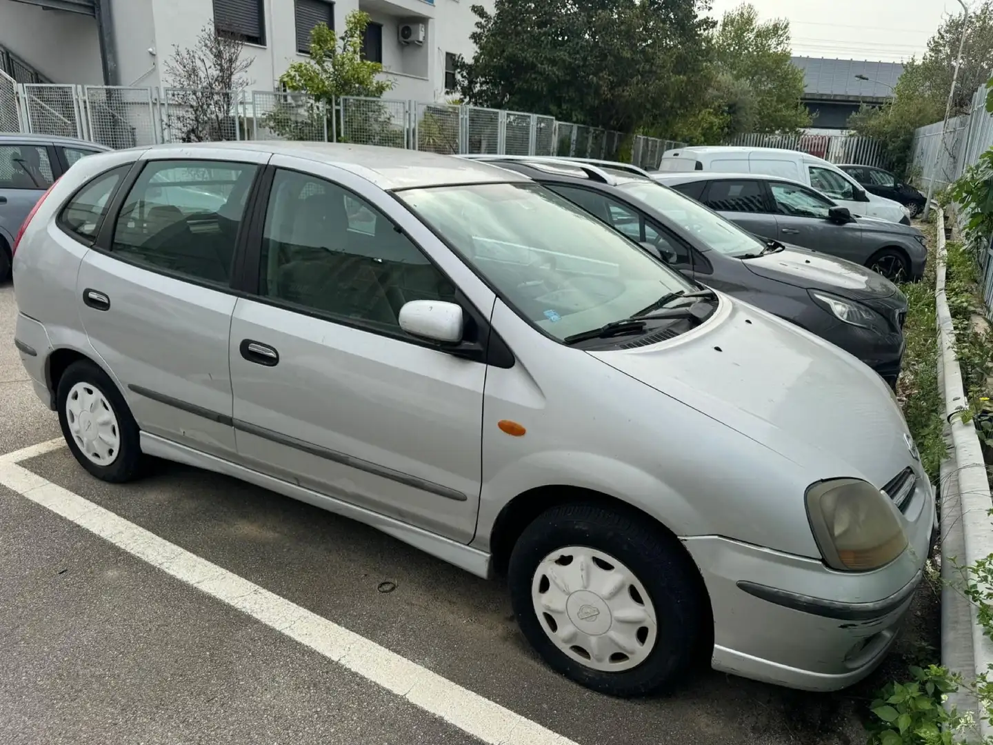 Nissan Almera Tino 1.8 16V cat Luxury 114 cv (84kw) - 2