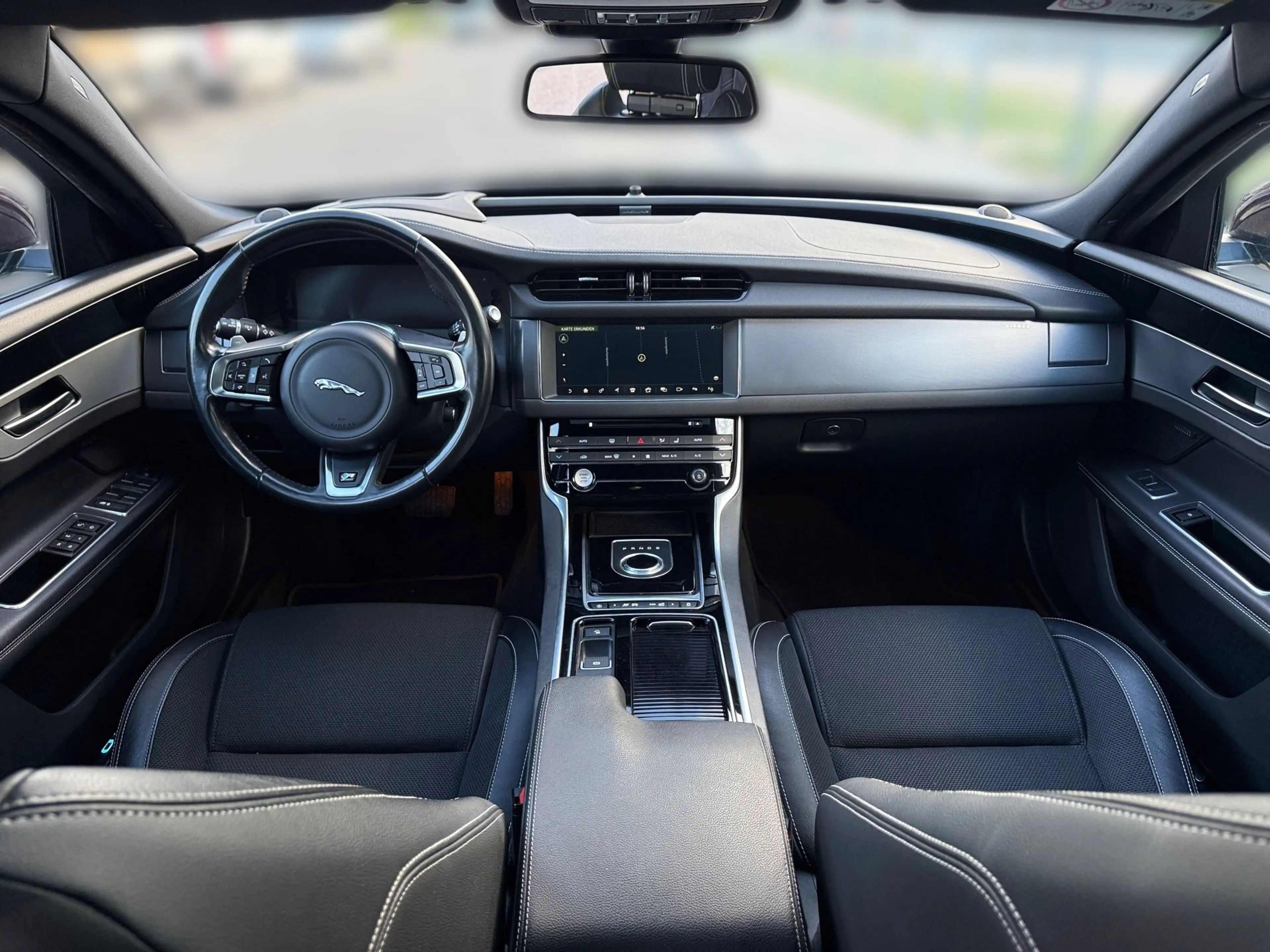 Jaguar XF 25d R-Sport AWD Aut. | Panorama | Head-UP | — photo 13