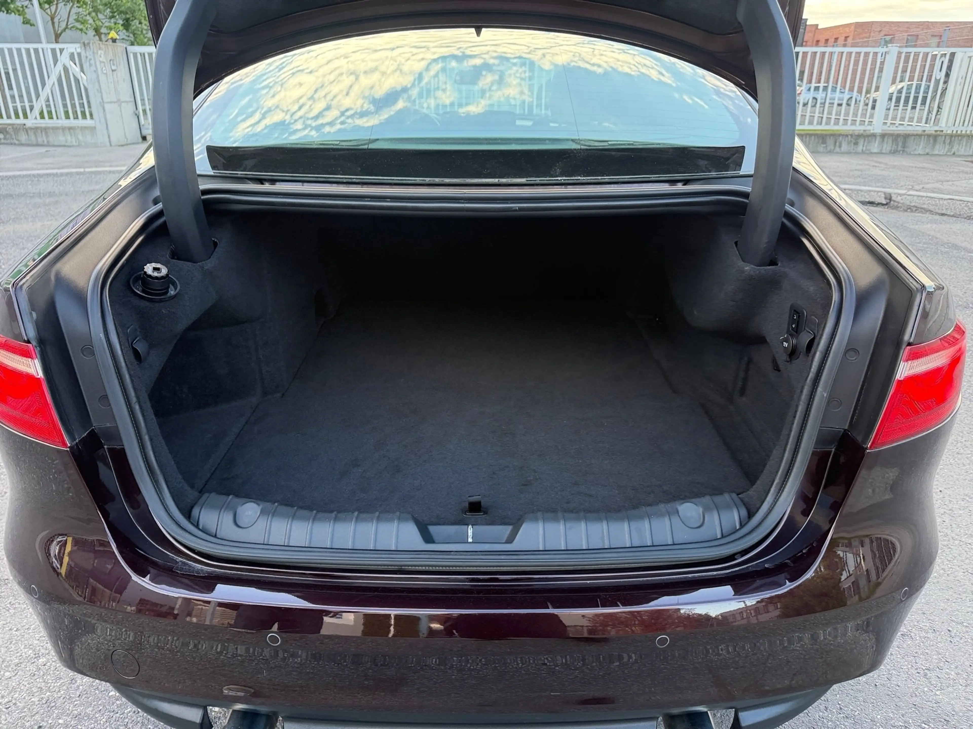 Jaguar XF 25d R-Sport AWD Aut. | Panorama | Head-UP | — photo 9