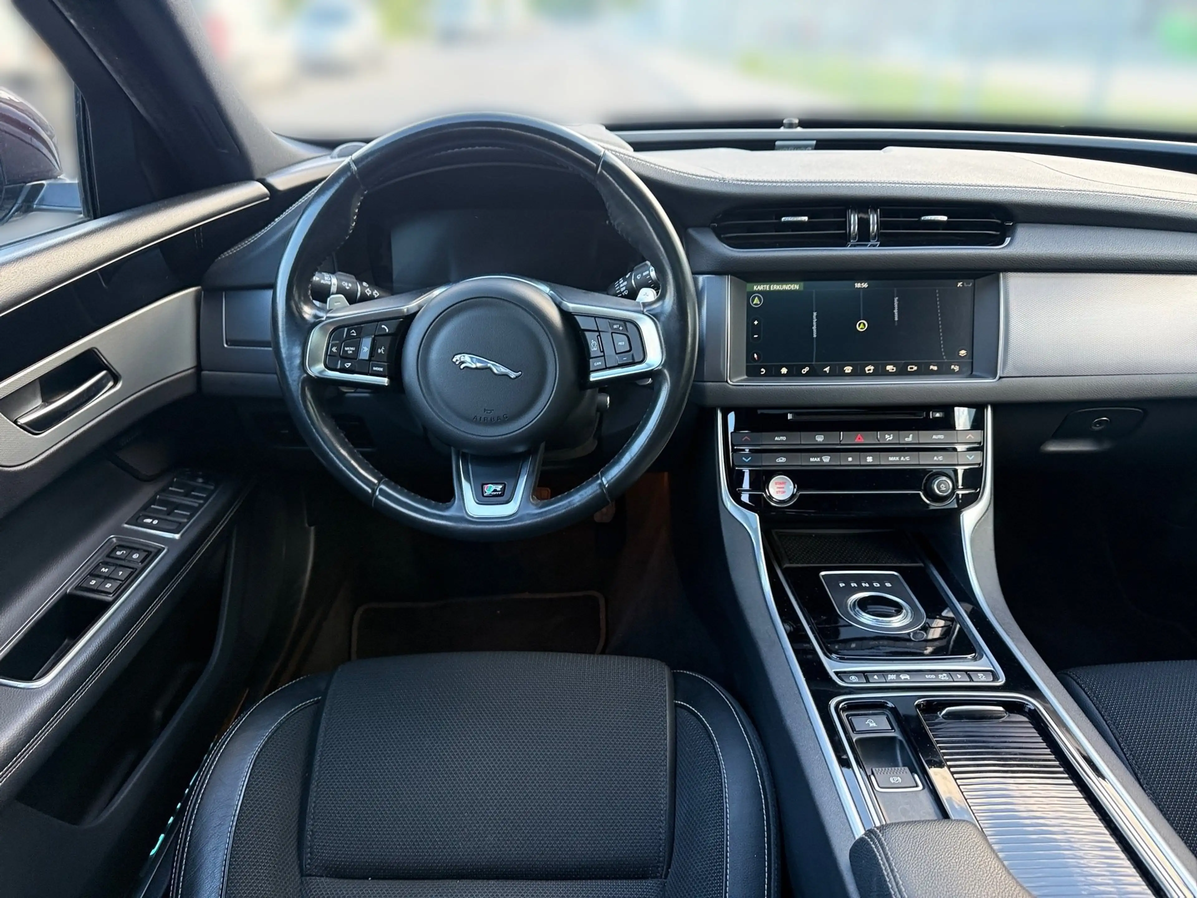 Jaguar XF 25d R-Sport AWD Aut. | Panorama | Head-UP | — photo 10