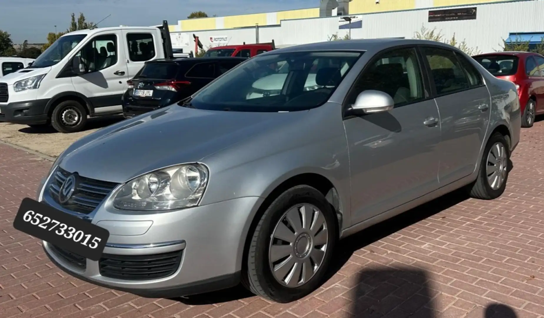 Volkswagen Jetta 1.6 Trendline Gris - 1