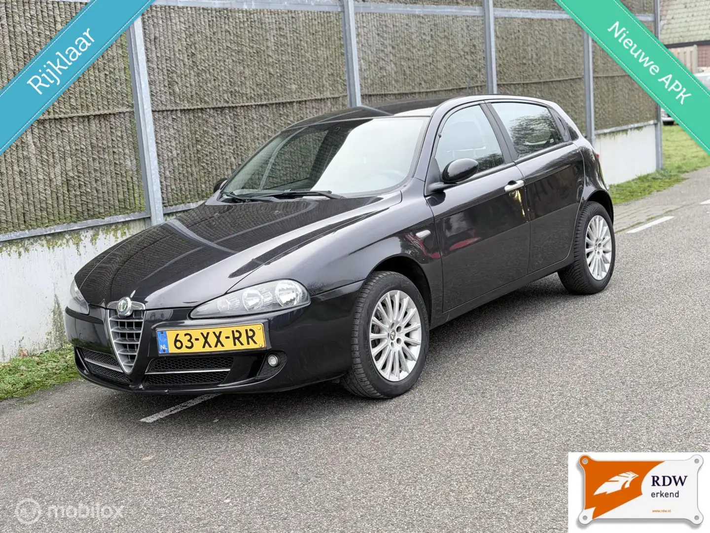 Alfa Romeo 147 2.0 T.Spark Blackline II 150PK!! NAP/NWE APK/AIRCO Zwart - 2