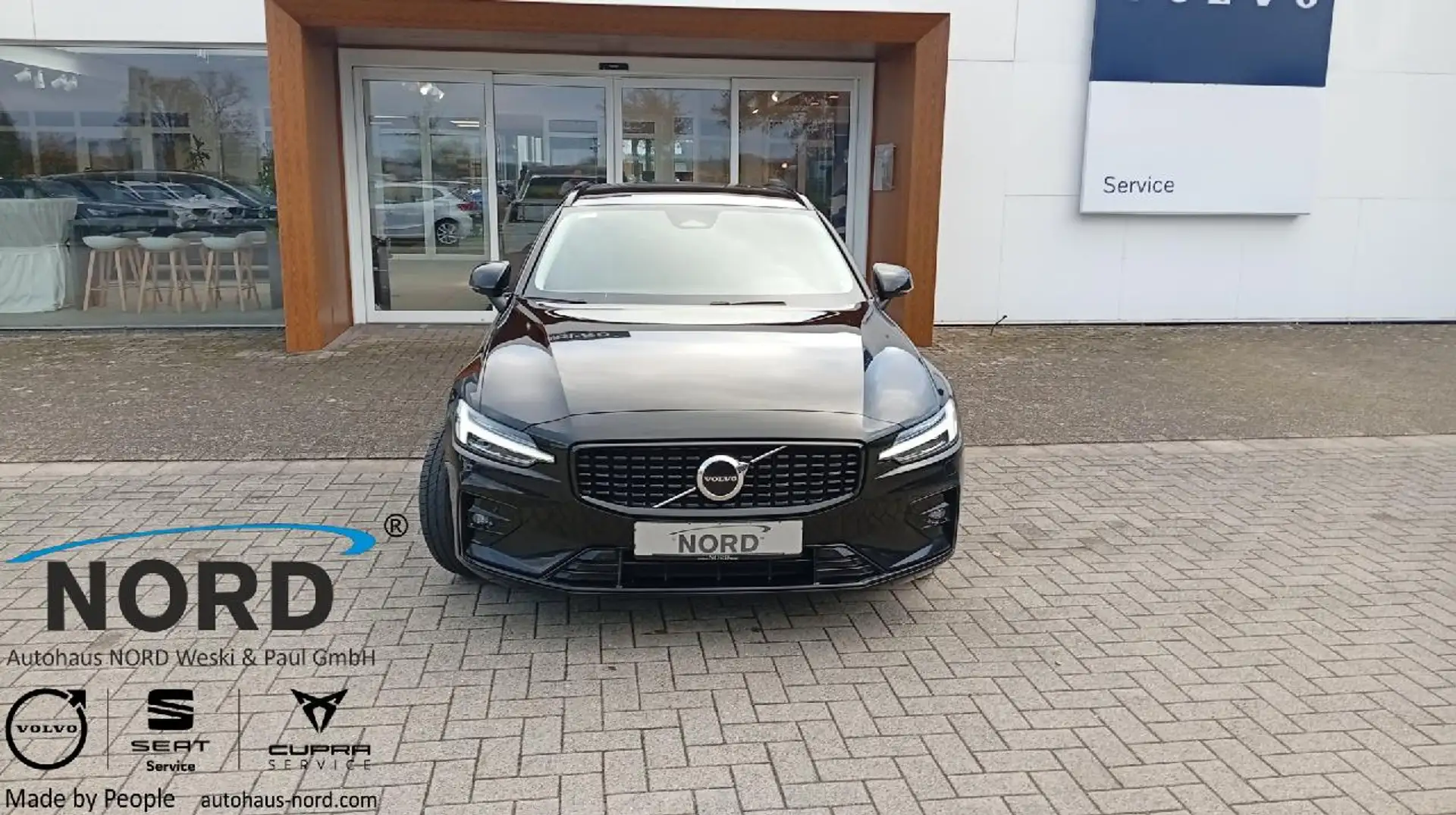 Volvo V60 Plus Dark Schwarz - 2