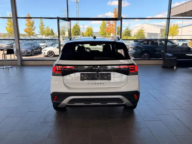 Volkswagen T-Cross view 5