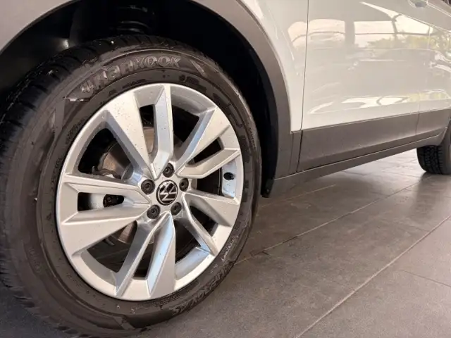 Volkswagen T-Cross view 7