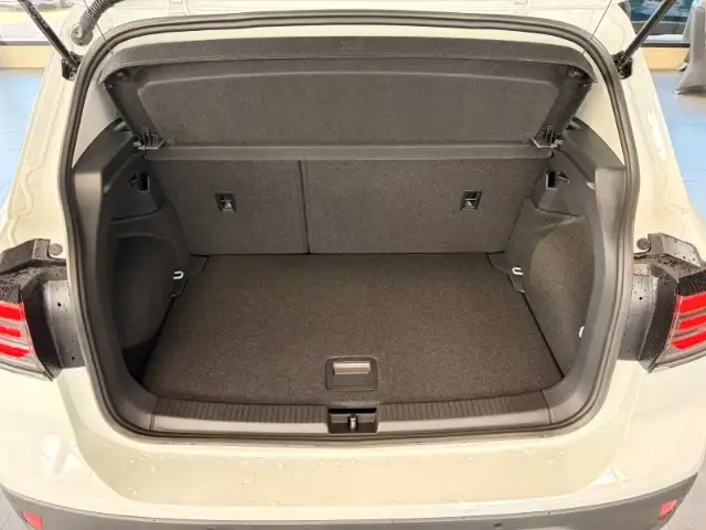 Volkswagen T-Cross view 9