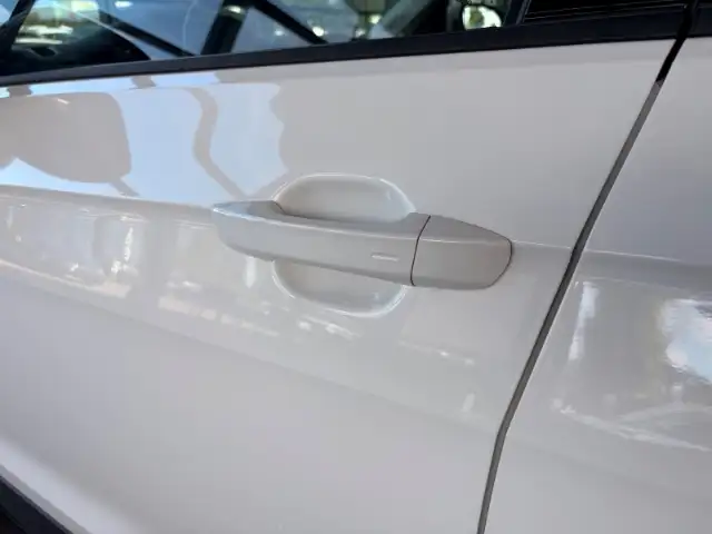 Volkswagen T-Cross view 8