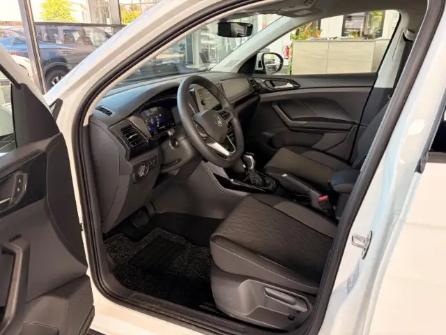 Volkswagen T-Cross view 11