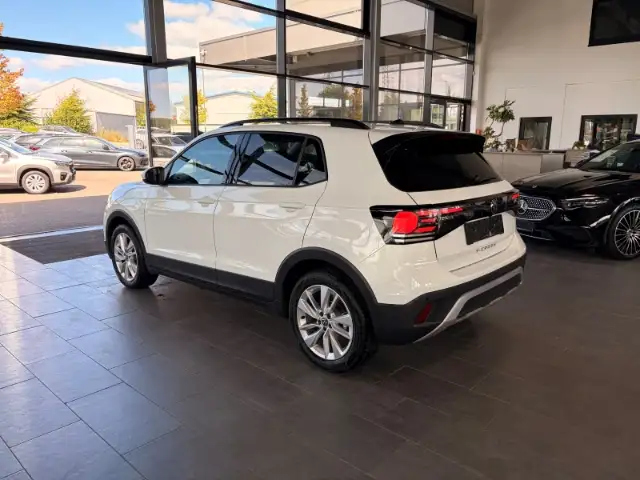 Volkswagen T-Cross view 6