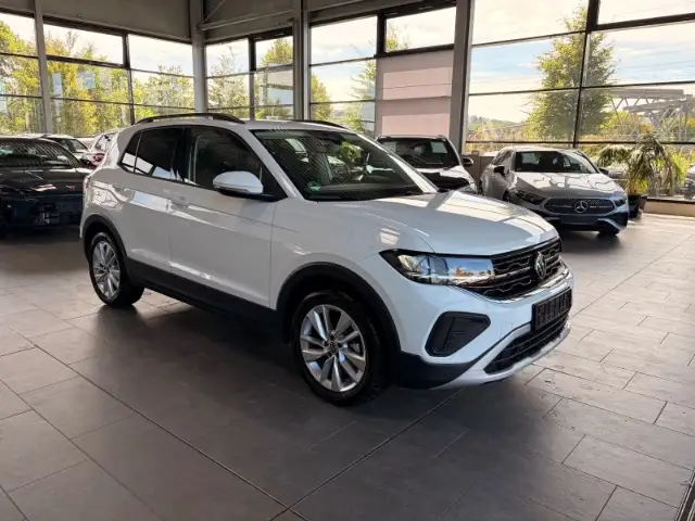 Volkswagen T-Cross view 3