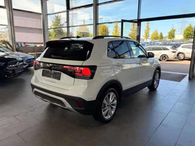 Volkswagen T-Cross view 4