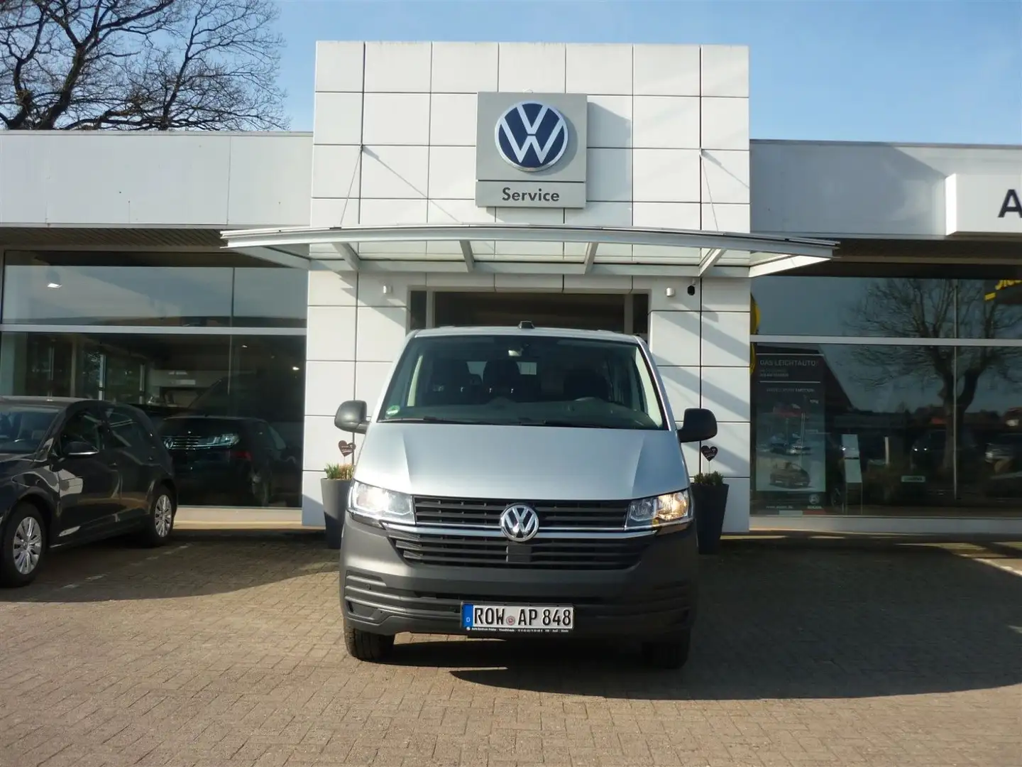 Volkswagen T6 Transporter T6.1 Kombi lang DSG/9-Sitze/Klima/AHK/GRA/Sitzh. Silber - 2