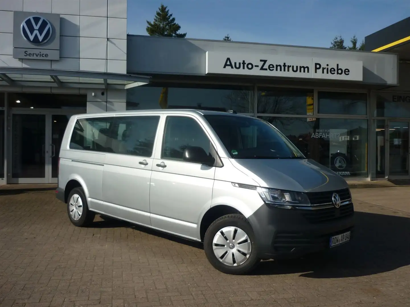 Volkswagen T6 Transporter T6.1 Kombi lang DSG/9-Sitze/Klima/AHK/GRA/Sitzh. Silber - 1